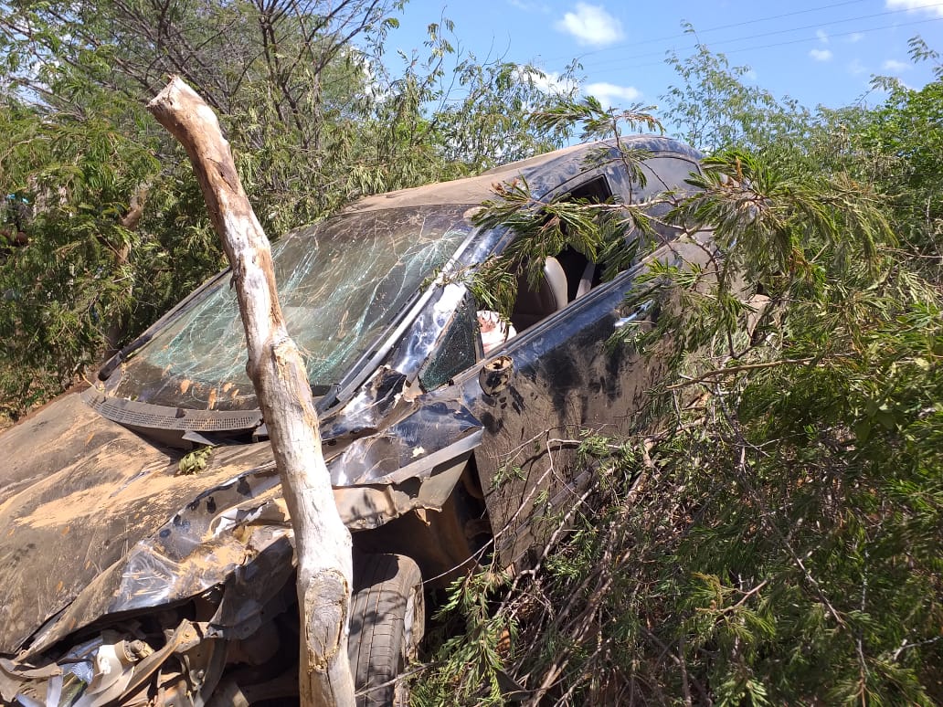 Homem rouba carro e se envolve em acidente em Picos